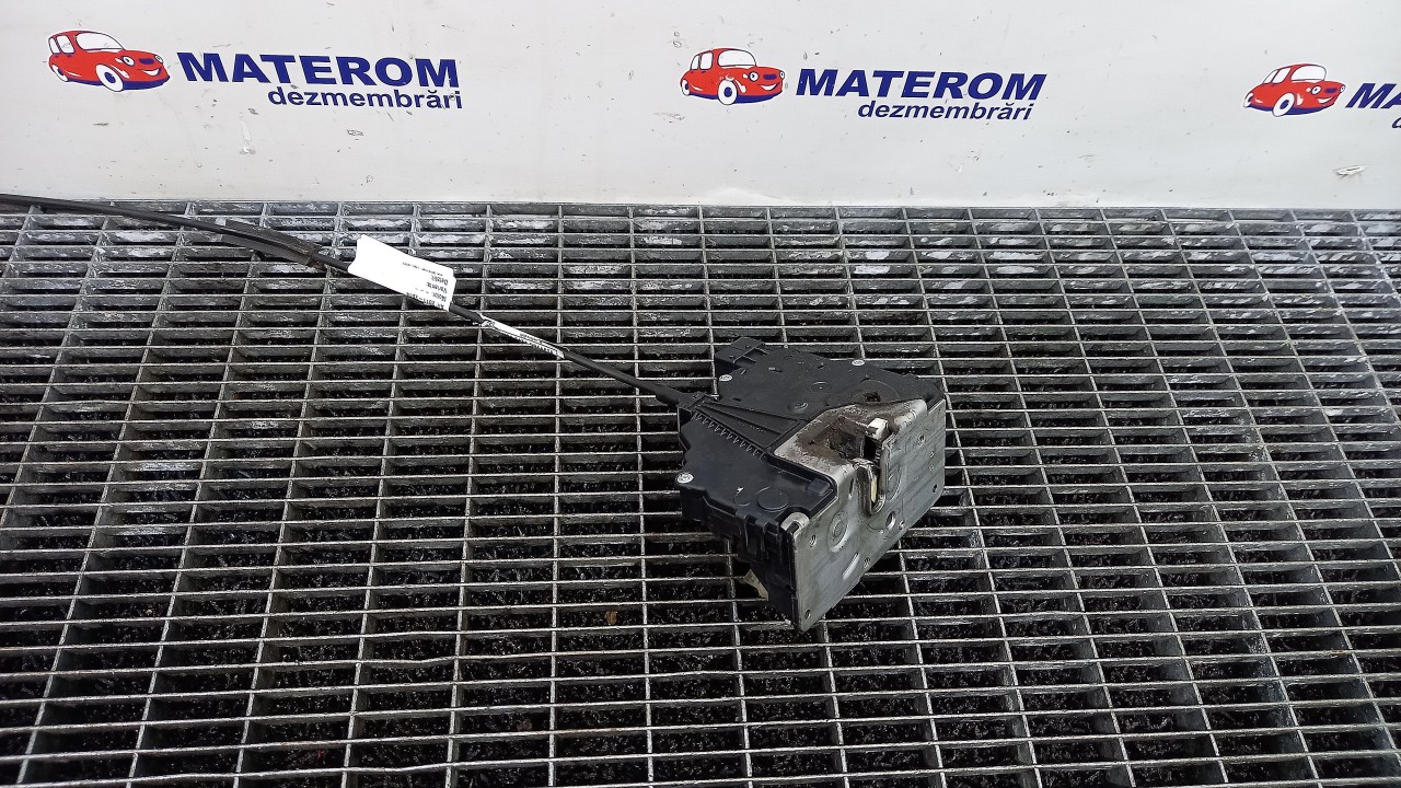 INCUIETOARE USA FATA DREAPTA OPEL CORSA D - - (2011 2014)