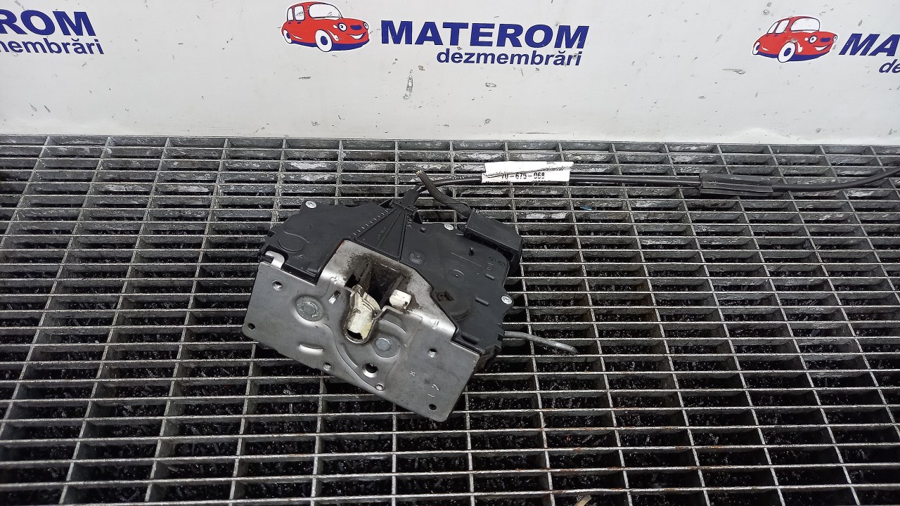 INCUIETOARE USA FATA DREAPTA OPEL CORSA D CORSA D - - (2011 2014)