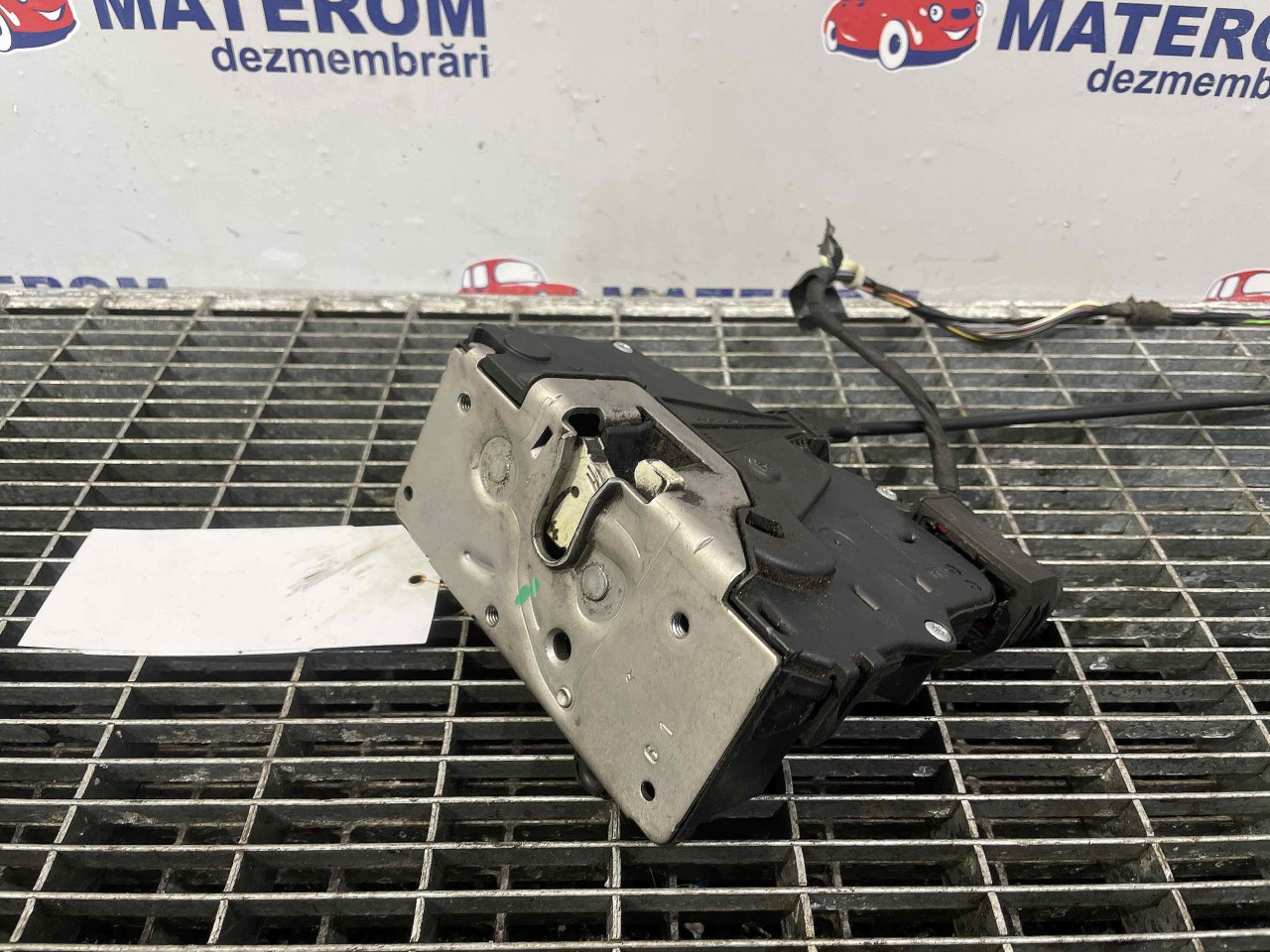 INCUIETOARE USA FATA DREAPTA OPEL CORSA D CORSA D - - (2011 2014)