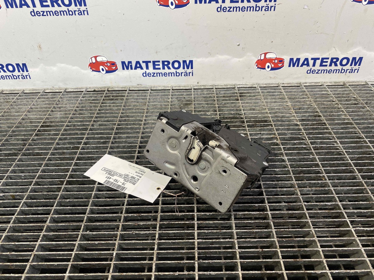 INCUIETOARE USA FATA DREAPTA OPEL CORSA D CORSA D - - (2006 2011)