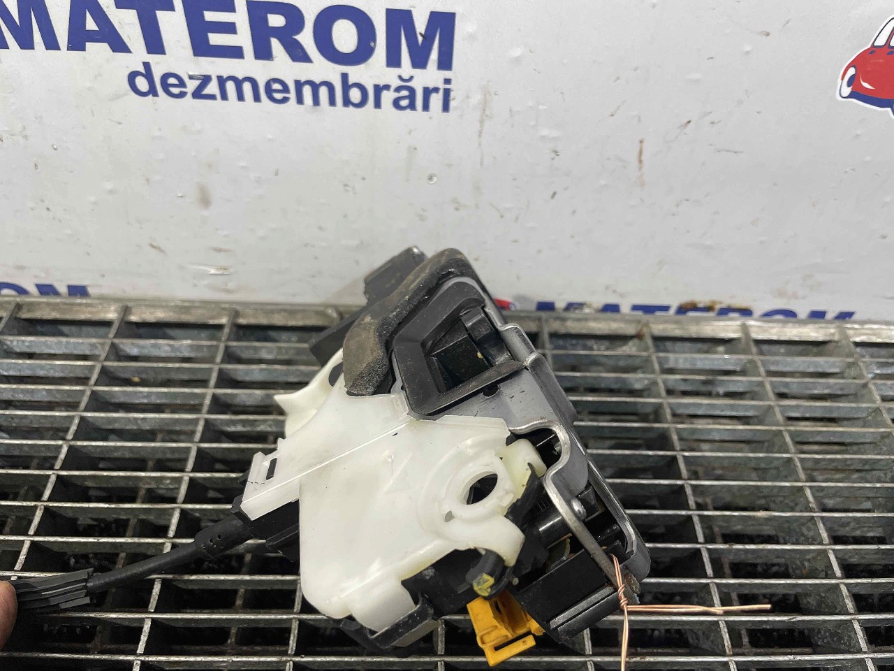 INCUIETOARE USA FATA DREAPTA OPEL INSIGNIA - - (2008 2013)