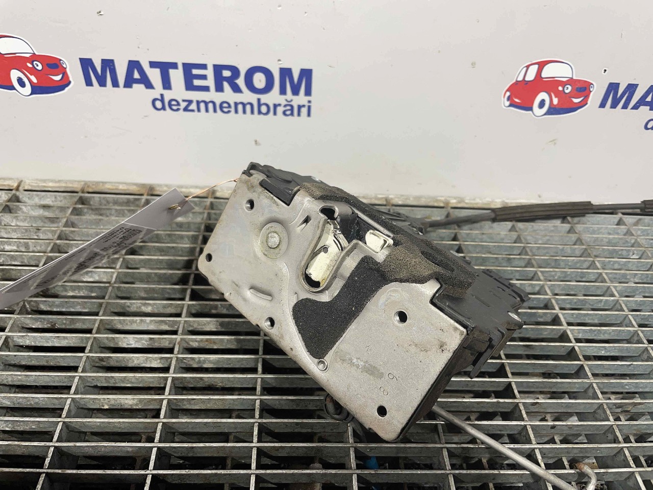 INCUIETOARE USA FATA DREAPTA OPEL MERIVA B - - (2010 2014)