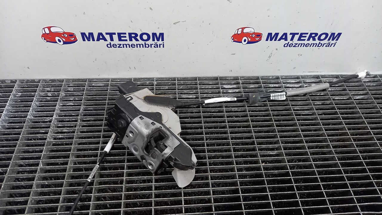 INCUIETOARE USA FATA DREAPTA PEUGEOT 208 - - (2012 2015)