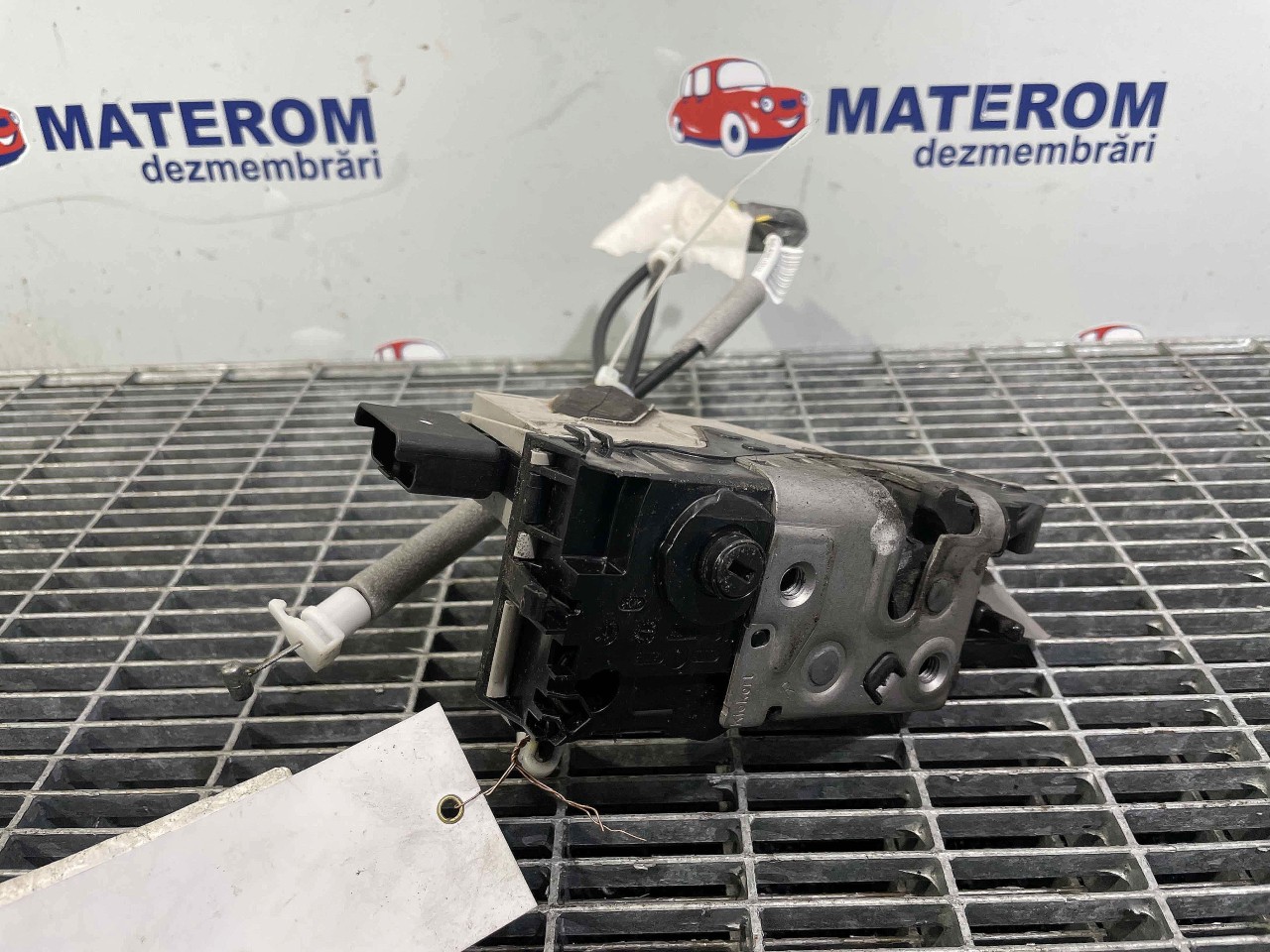 INCUIETOARE USA FATA DREAPTA PEUGEOT 208 208 - - (2015 2019)
