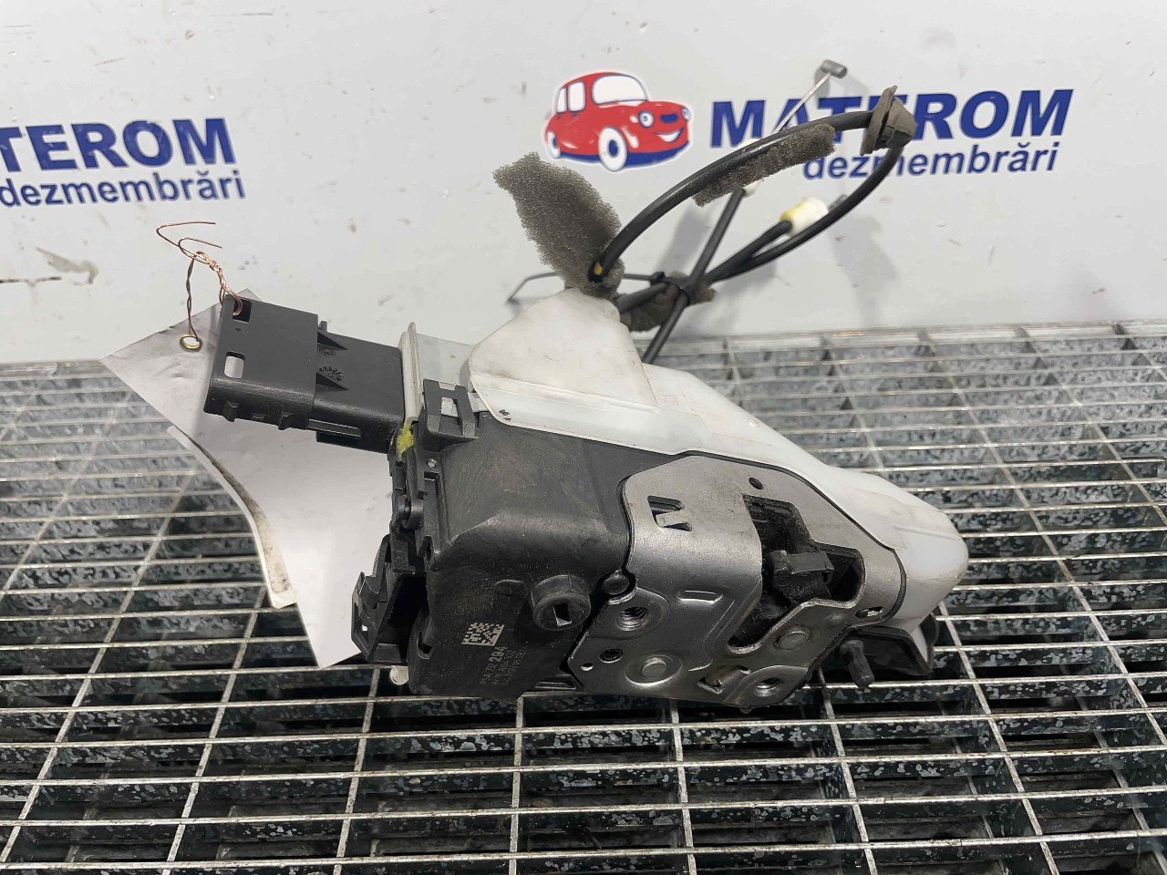 INCUIETOARE USA FATA DREAPTA PEUGEOT 3008 3008 - - (2008 2013)
