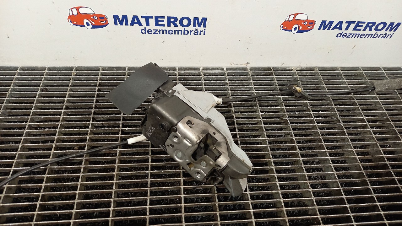 INCUIETOARE USA FATA DREAPTA PEUGEOT 308 - - (2007 2011)