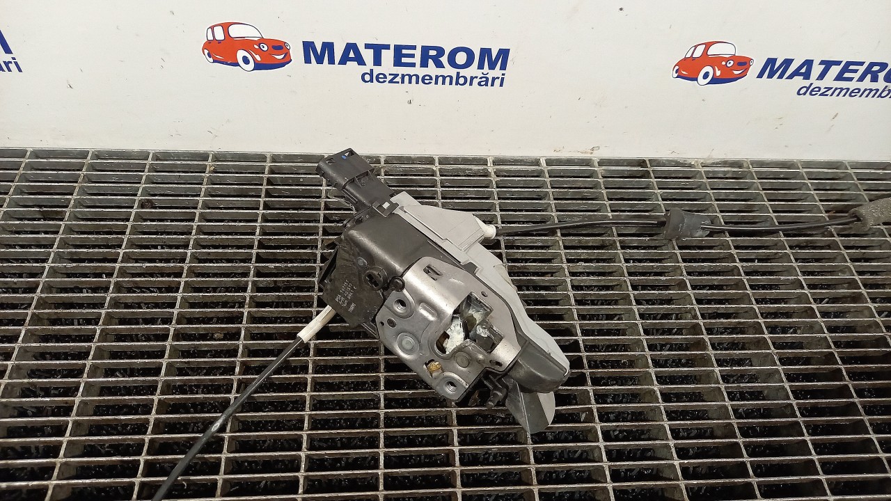 INCUIETOARE USA FATA DREAPTA PEUGEOT 308 308 - - (2007 2013)