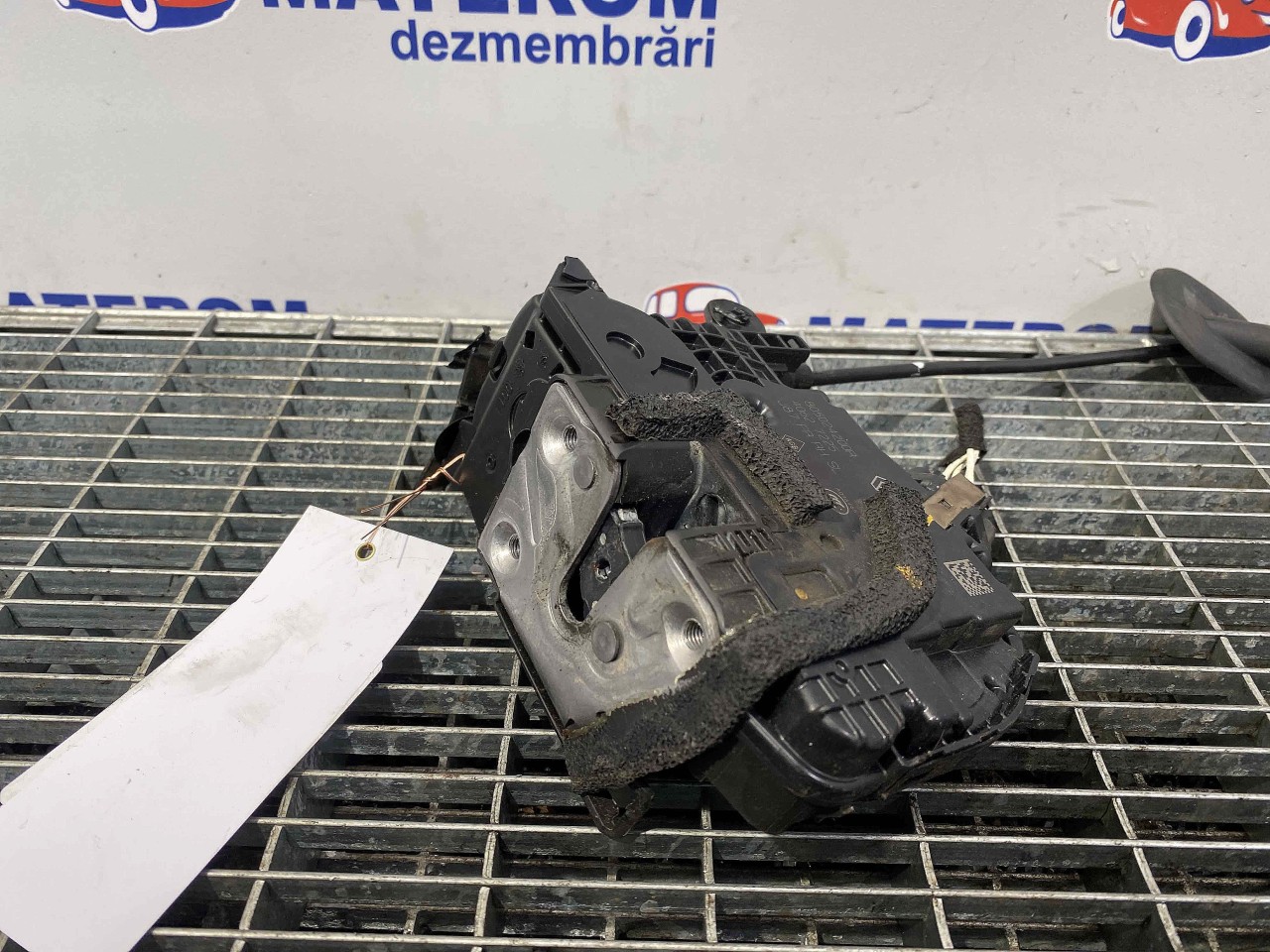 INCUIETOARE USA FATA DREAPTA RENAULT CAPTUR CAPTUR - - (2013 2016)