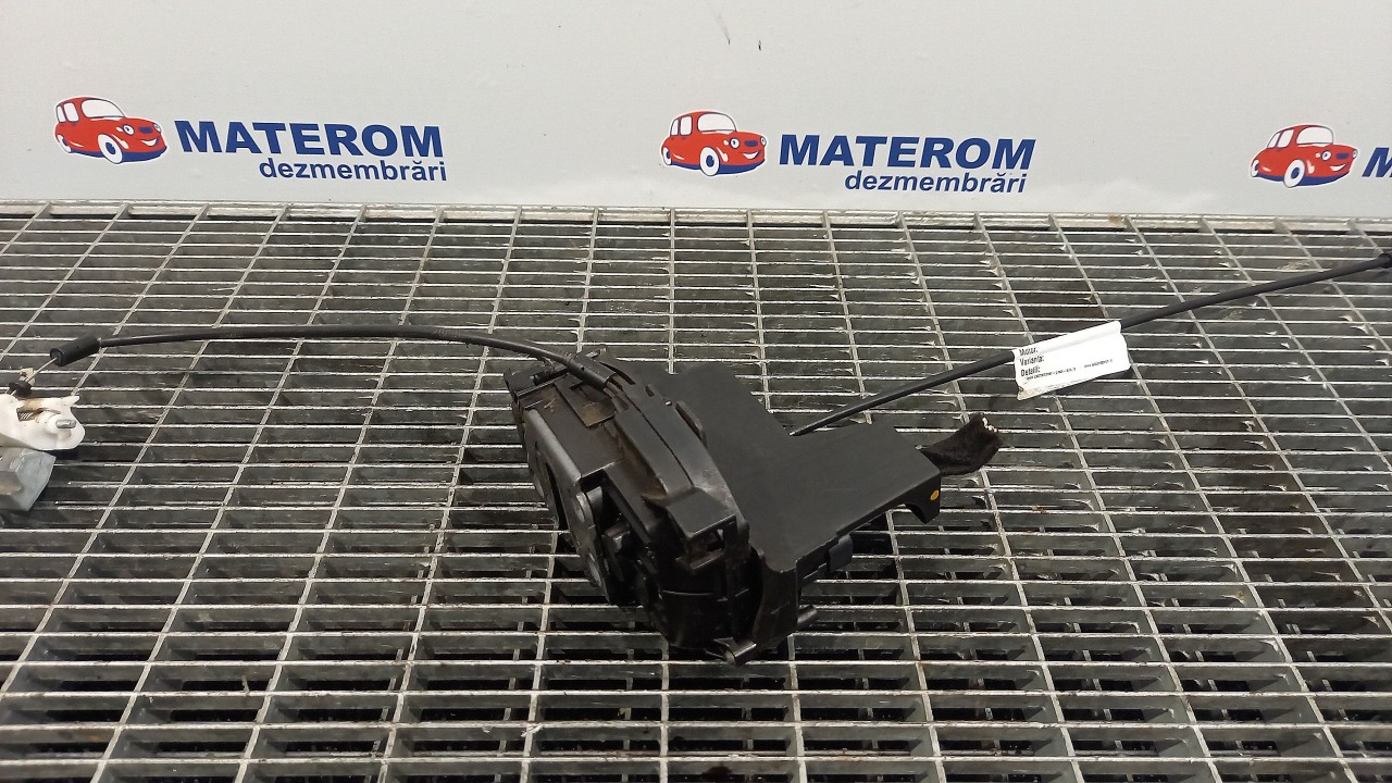 INCUIETOARE USA FATA DREAPTA RENAULT CLIO - - (2009 2012)