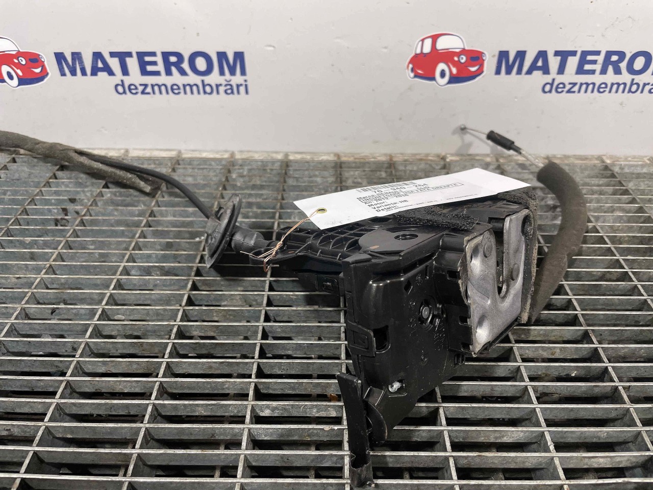 INCUIETOARE USA FATA DREAPTA RENAULT CLIO - - (2012 2016)