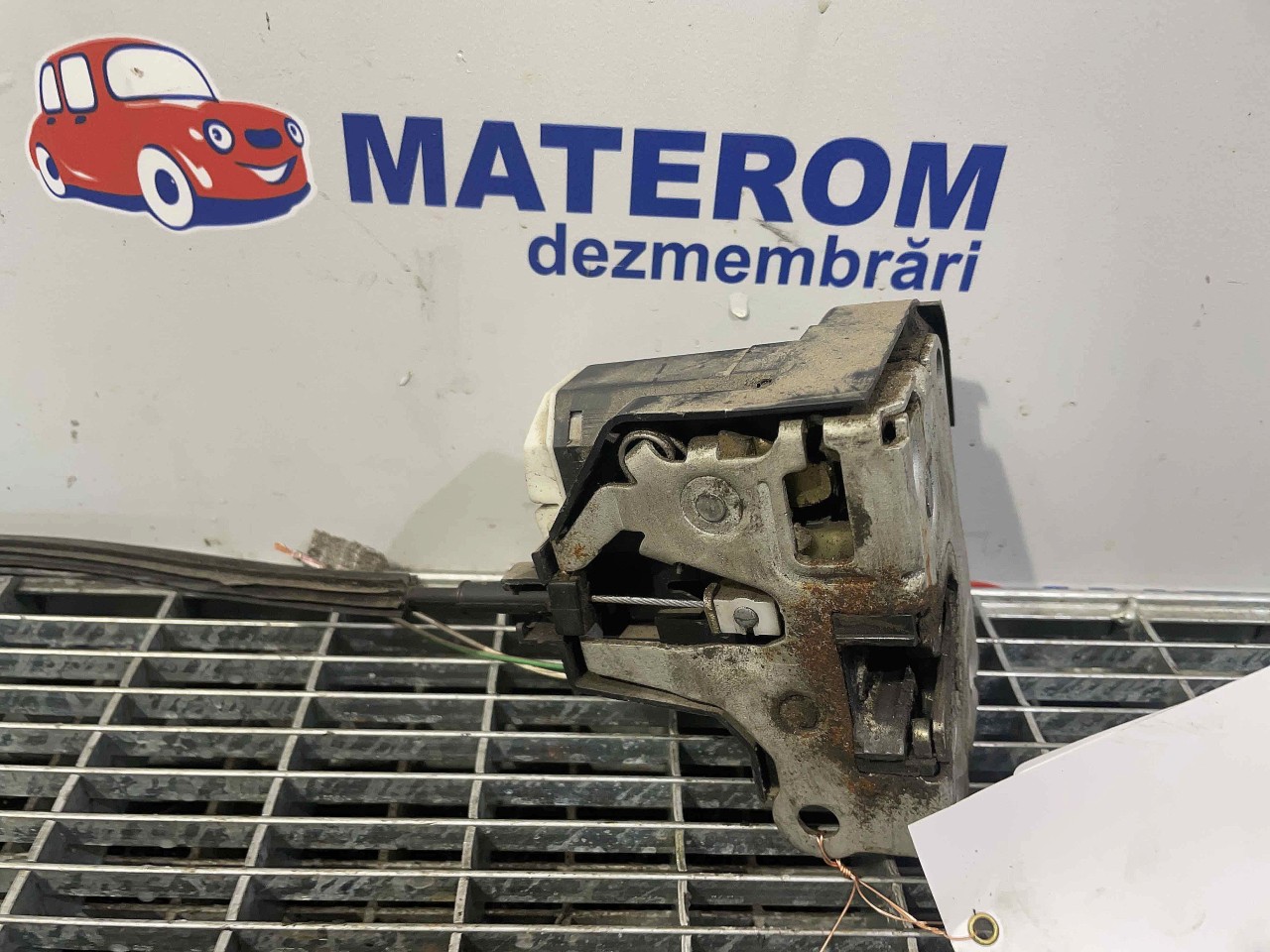 INCUIETOARE USA FATA DREAPTA RENAULT CLIO CLIO - - (2005 2012)