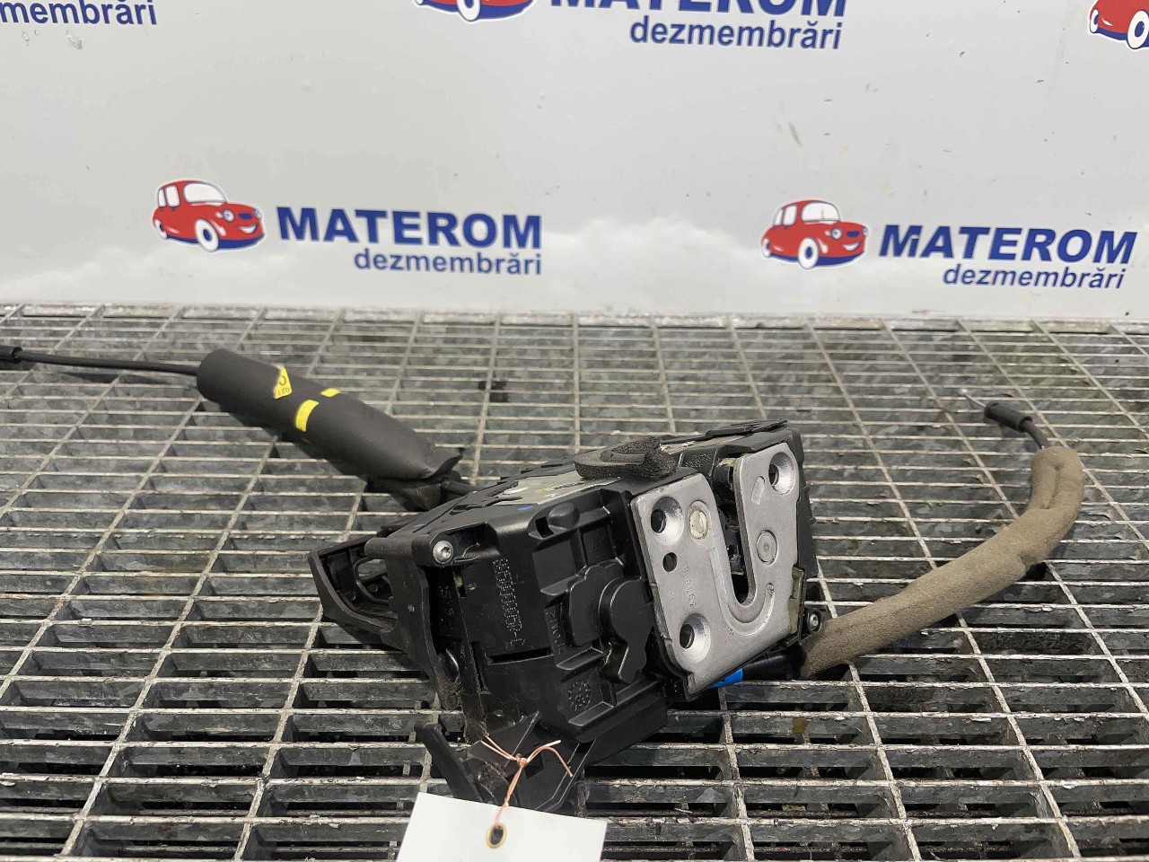 INCUIETOARE USA FATA DREAPTA RENAULT LAGUNA LAGUNA - - (2007 2010)