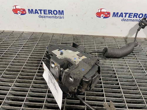 INCUIETOARE USA FATA DREAPTA RENAULT MEGANE - - (2012 2016)