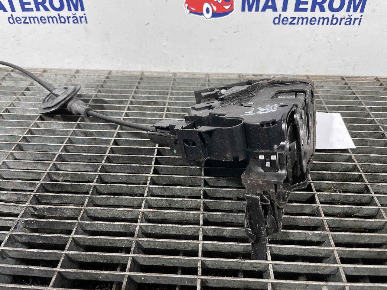 INCUIETOARE USA FATA DREAPTA RENAULT MEGANE MEGANE - - (2016 2020)