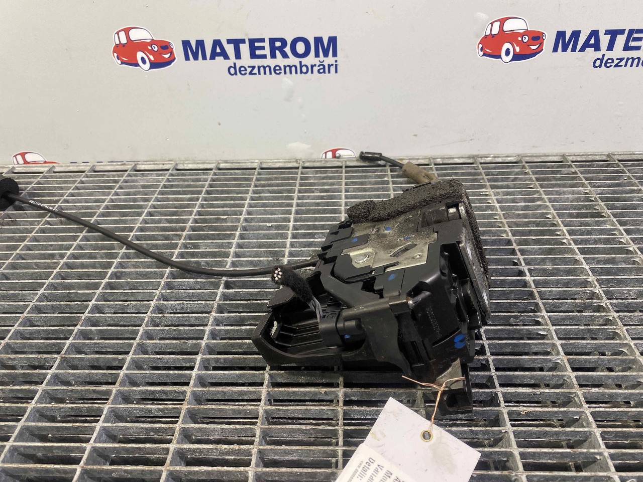 INCUIETOARE USA FATA DREAPTA RENAULT SCENIC - - (2009 2013)