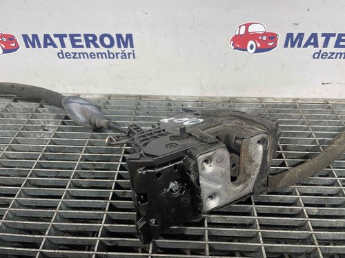 INCUIETOARE USA FATA DREAPTA RENAULT TWINGO - - (2014 2020)