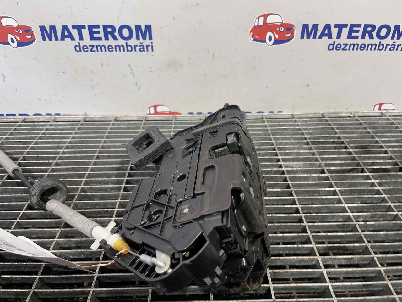 INCUIETOARE USA FATA DREAPTA SEAT ATECA - - (2016 2020)