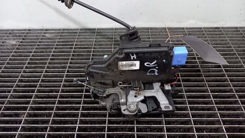 INCUIETOARE USA FATA DREAPTA SKODA OCTAVIA - - (2009 2012)