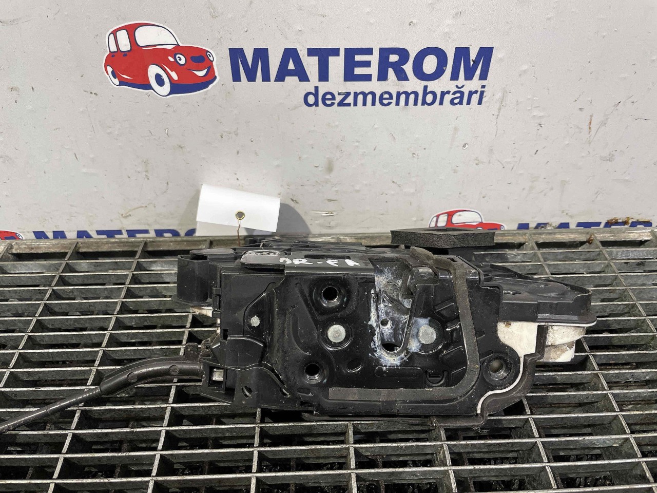 INCUIETOARE USA FATA DREAPTA SKODA OCTAVIA - - (2012 2017)