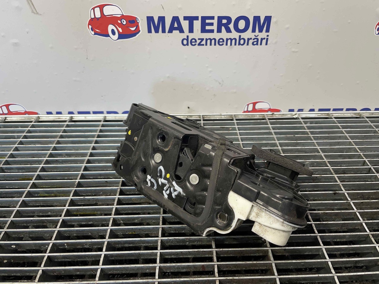 INCUIETOARE USA FATA DREAPTA SKODA SUPER