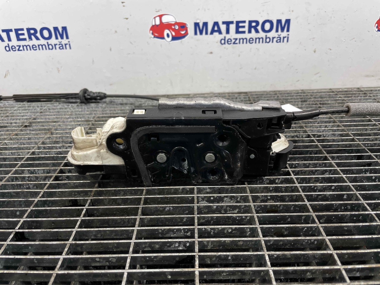 INCUIETOARE USA FATA DREAPTA SKODA YETI - - (2009 2017)