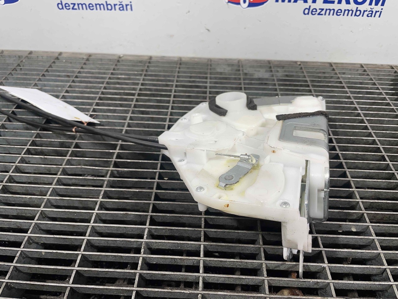 INCUIETOARE USA FATA DREAPTA SUZUKI SWIFT - - (2012 2016)