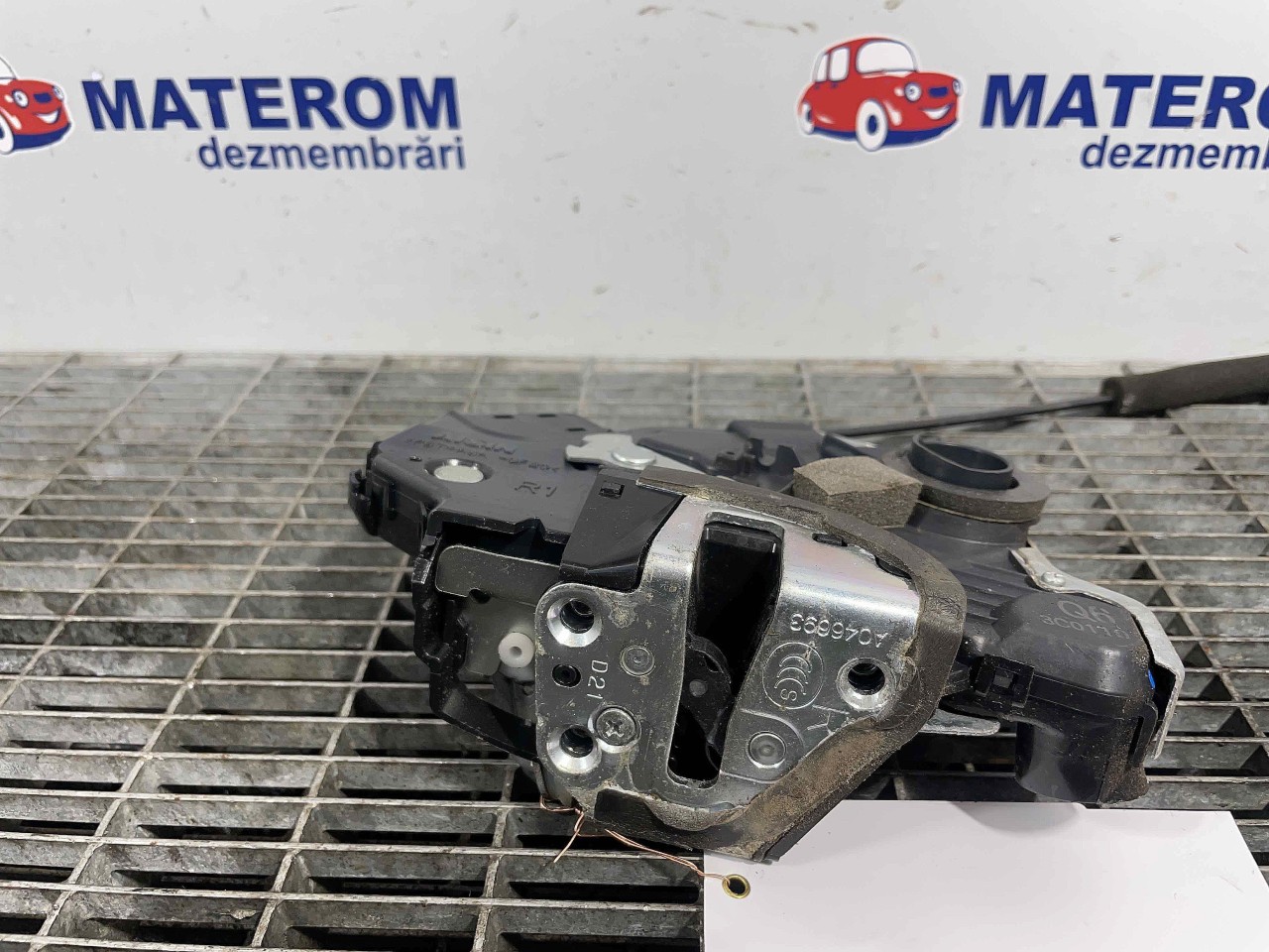 INCUIETOARE USA FATA DREAPTA TOYOTA AVENSIS - - (2012 2015)
