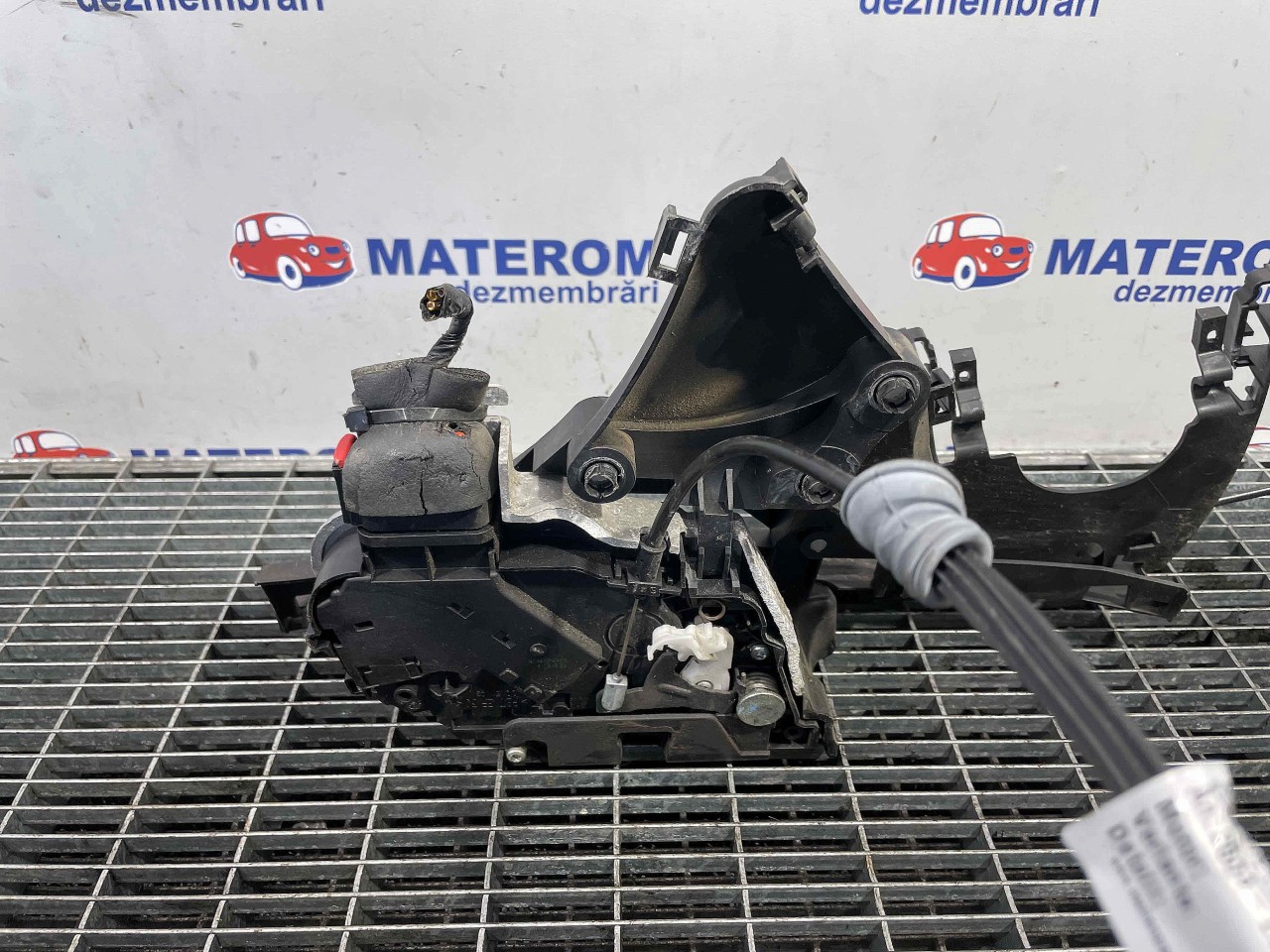 INCUIETOARE USA FATA DREAPTA VOLVO V50 -