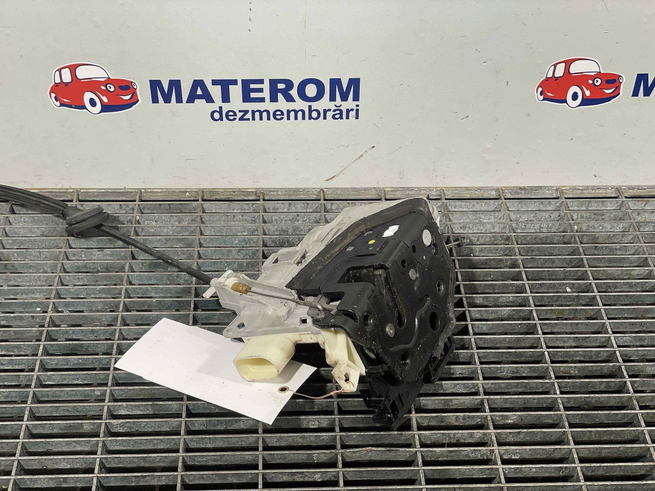 INCUIETOARE USA FATA DREAPTA VW EOS - - (2006 2010)
