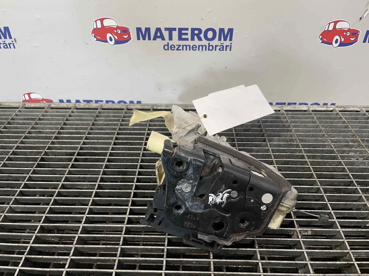 INCUIETOARE USA FATA DREAPTA VW EOS EOS - - (2006 2010)