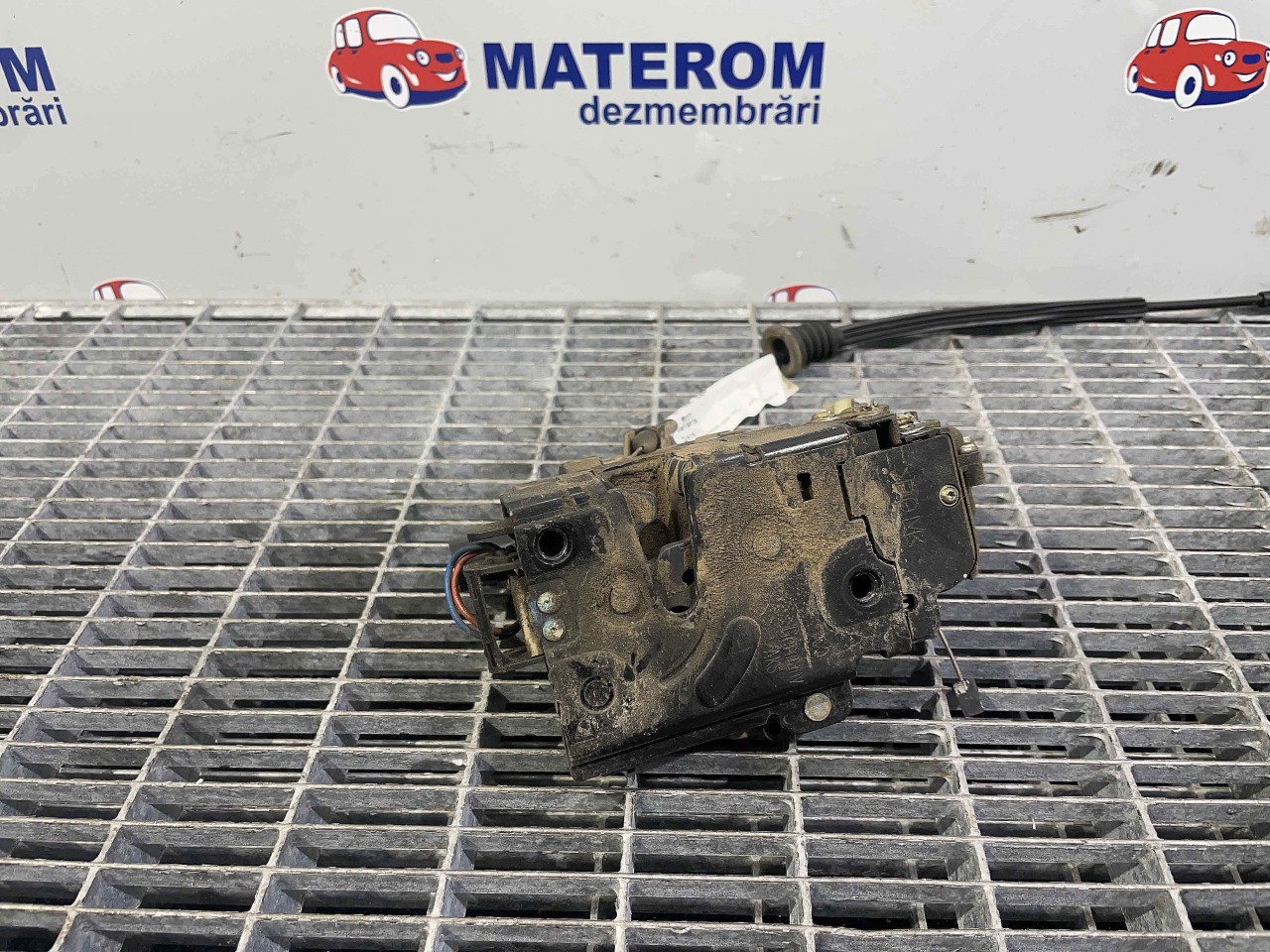 INCUIETOARE USA FATA DREAPTA VW GOLF IV - - (1998 2004)