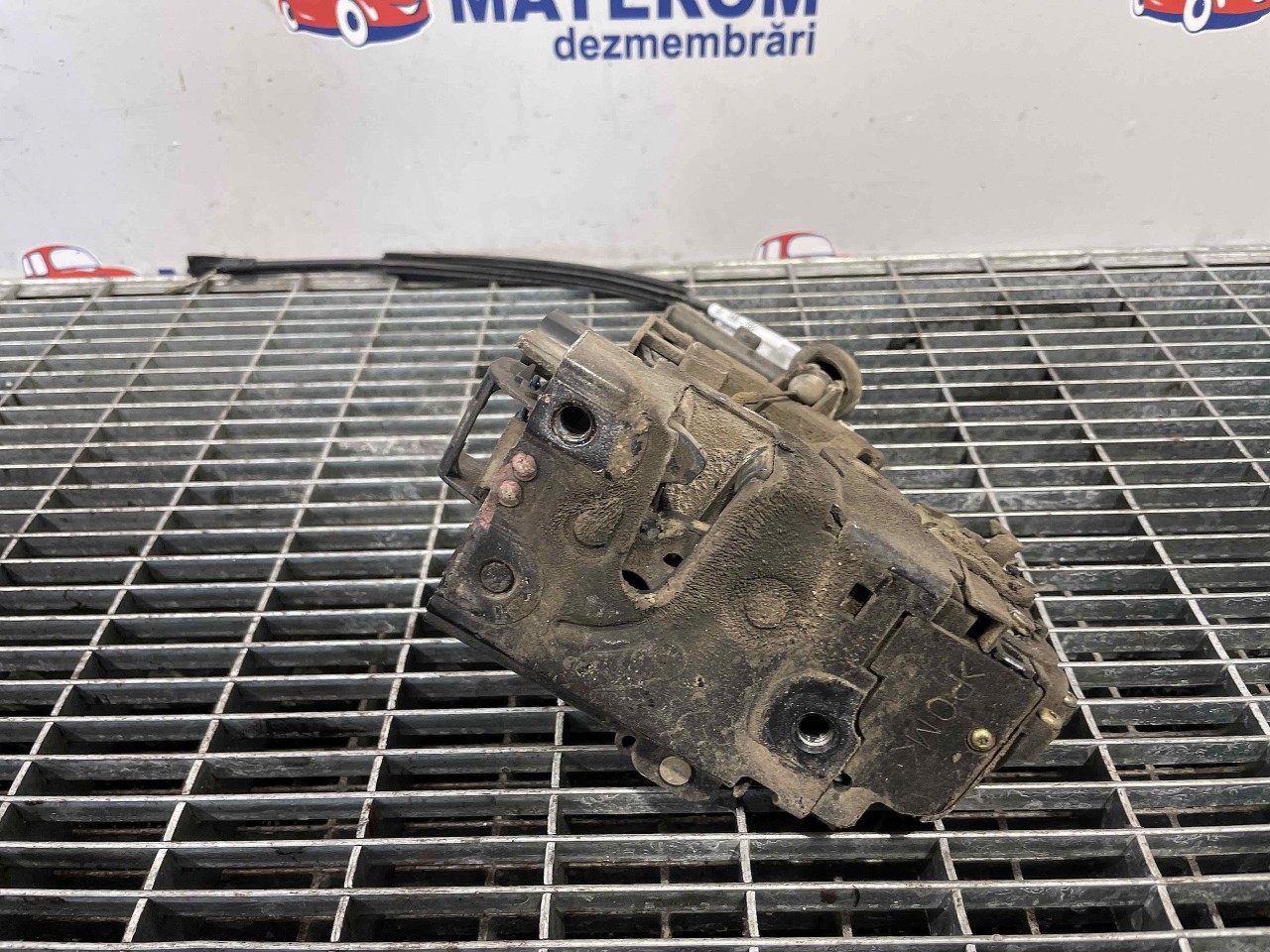 INCUIETOARE USA FATA DREAPTA VW GOLF IV - - (1998 2004)