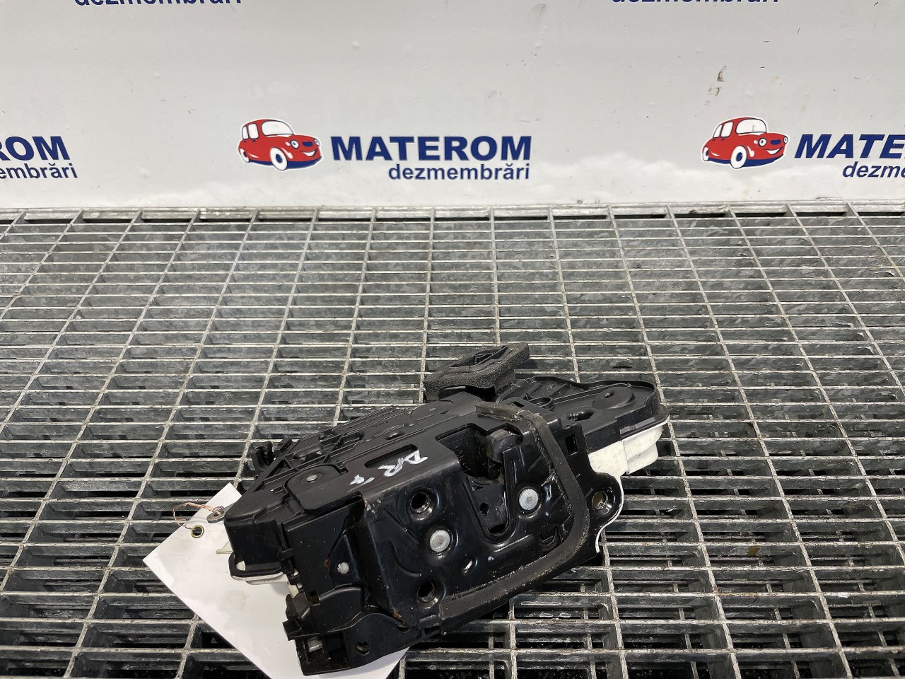 INCUIETOARE USA FATA DREAPTA VW GOLF VI - - (2008 2012)