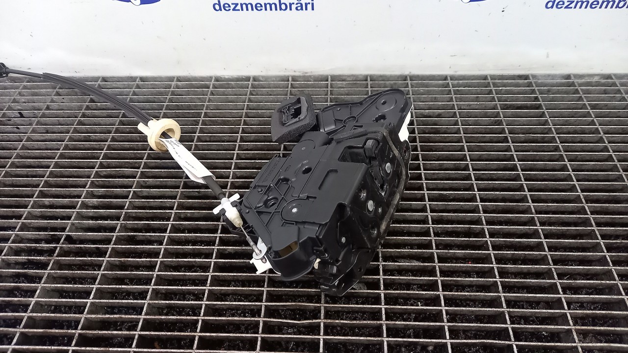 INCUIETOARE USA FATA DREAPTA VW GOLF VI - - (2008 2012)