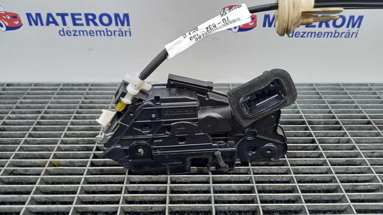 INCUIETOARE USA FATA DREAPTA VW GOLF VI - - (2008 2012)