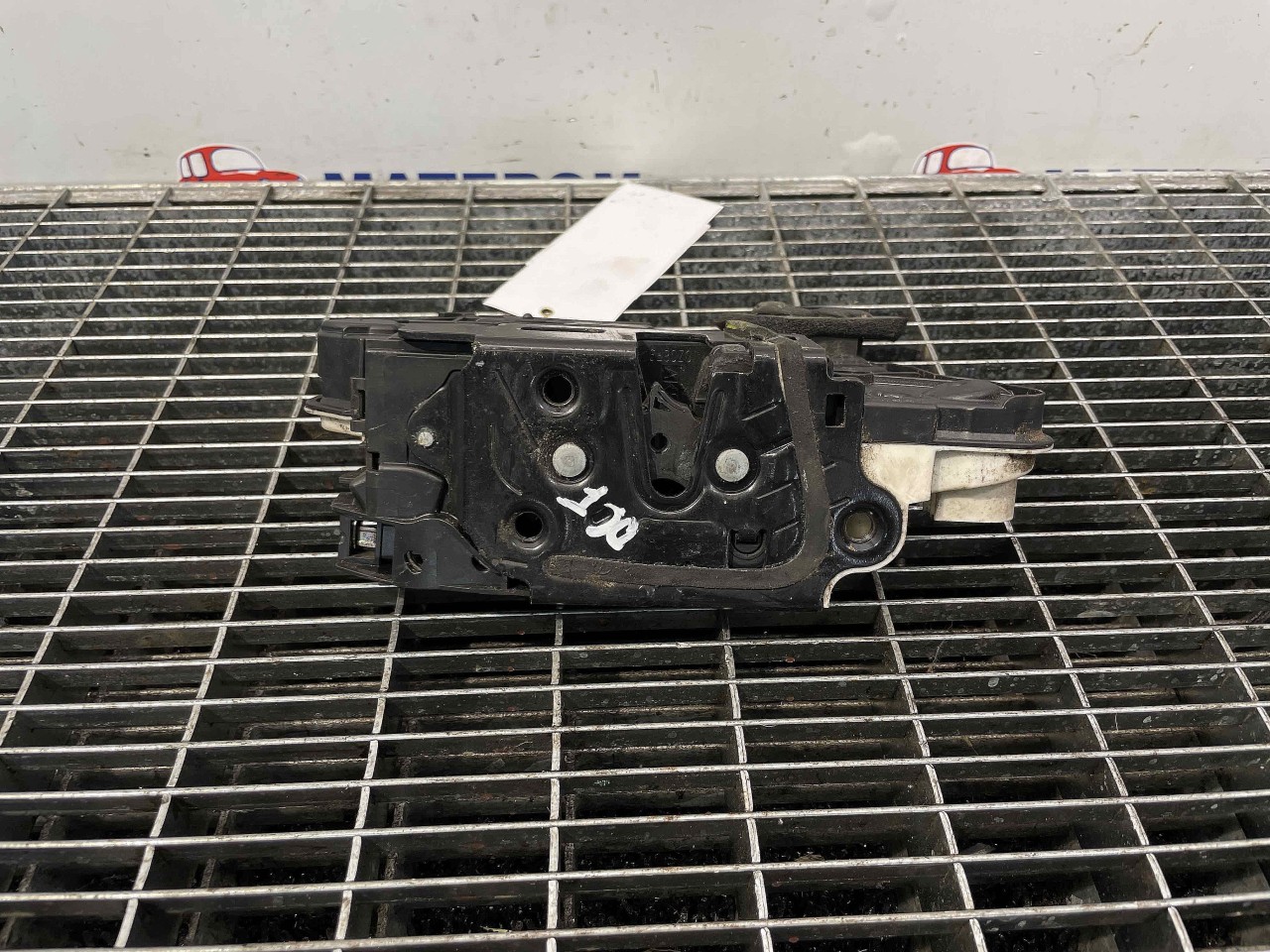 INCUIETOARE USA FATA DREAPTA VW GOLF VI - - (2008 2012)