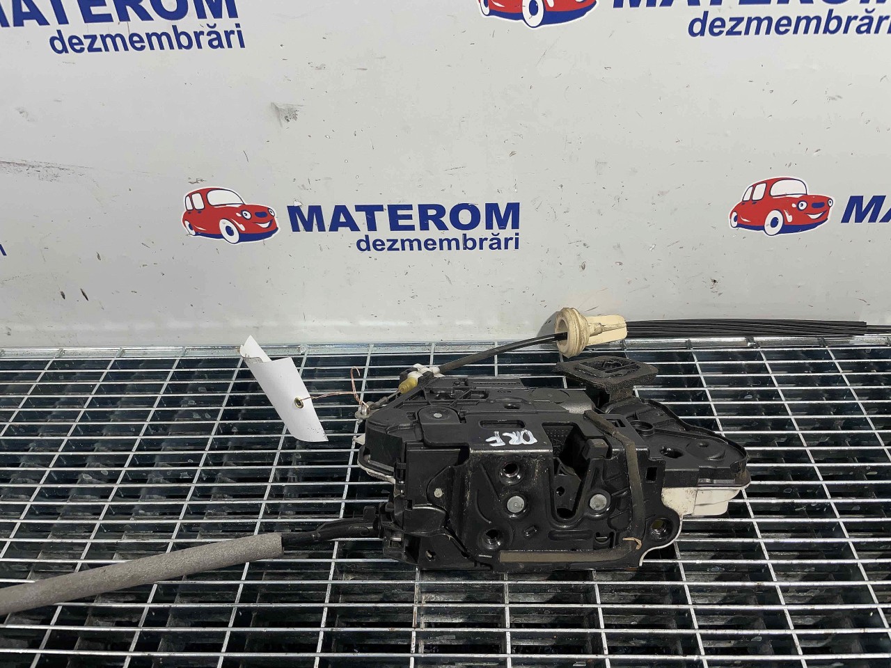 INCUIETOARE USA FATA DREAPTA VW GOLF VI - - (2008 2012)