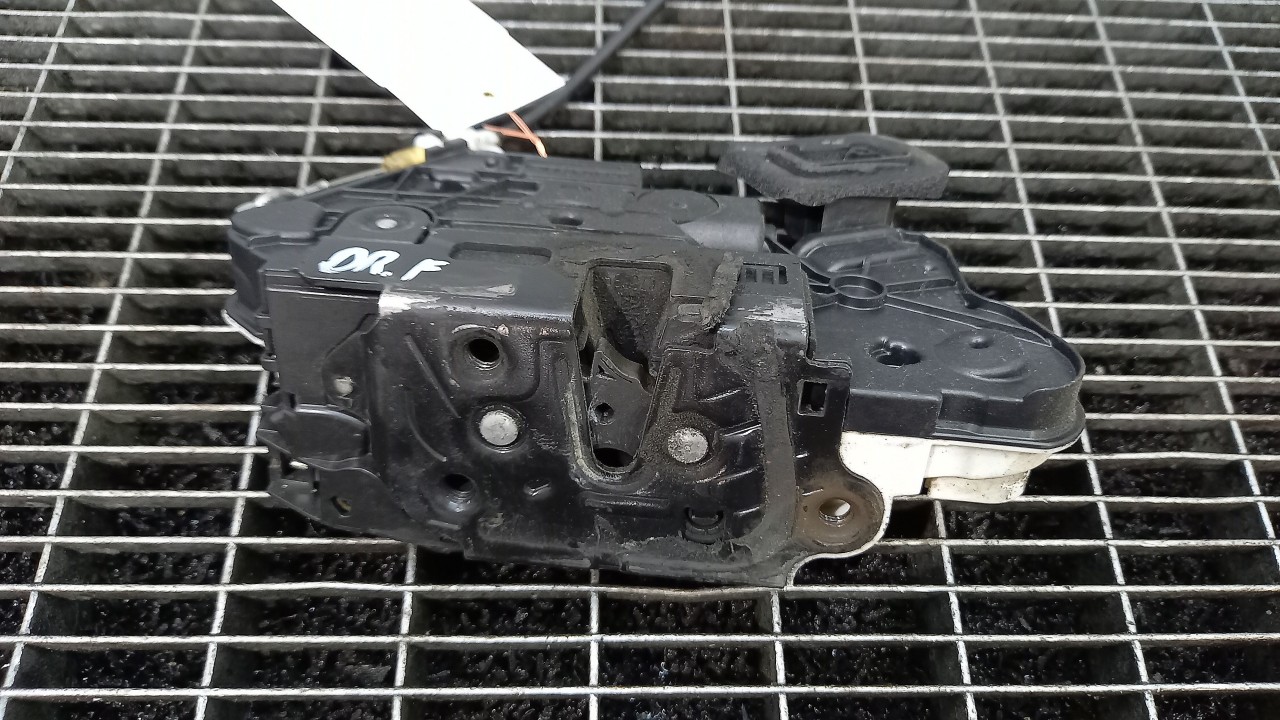 INCUIETOARE USA FATA DREAPTA VW GOLF VI 