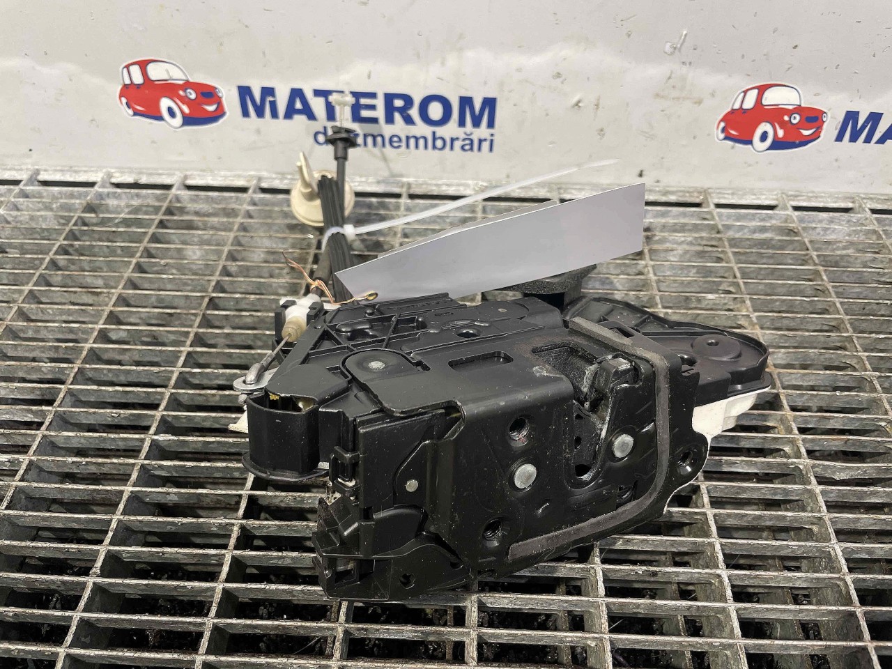 INCUIETOARE USA FATA DREAPTA VW GOLF VI - - (2008 2012)