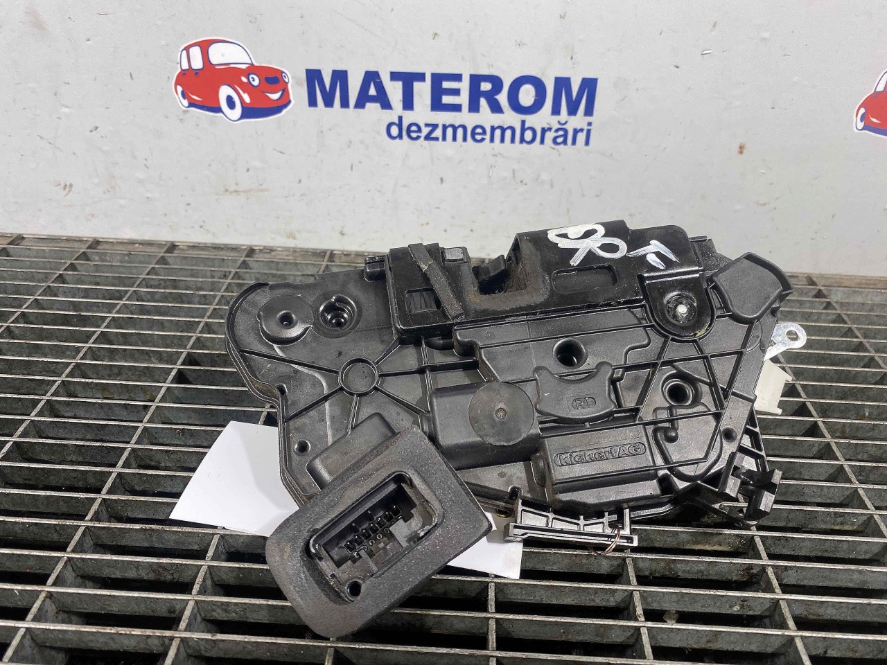 INCUIETOARE USA FATA DREAPTA VW GOLF VI - - (2008 2012)