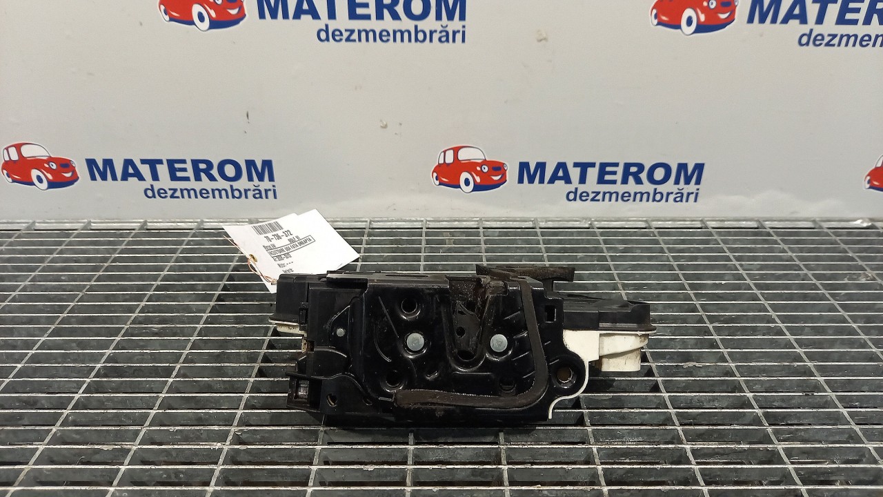 INCUIETOARE USA FATA DREAPTA VW GOLF VI - - (2008 2012)
