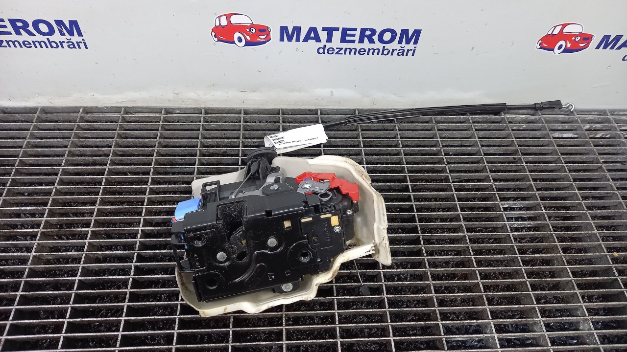 INCUIETOARE USA FATA DREAPTA VW GOLF VI - - (2008 2012)