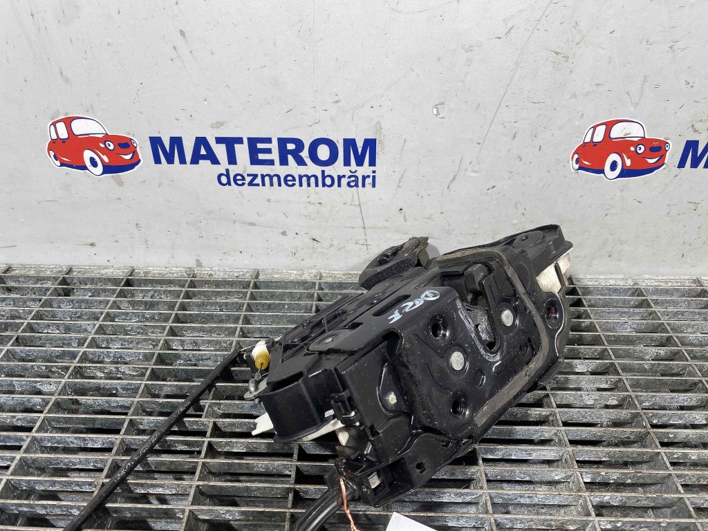 INCUIETOARE USA FATA DREAPTA VW GOLF VI - - (2010 2015)