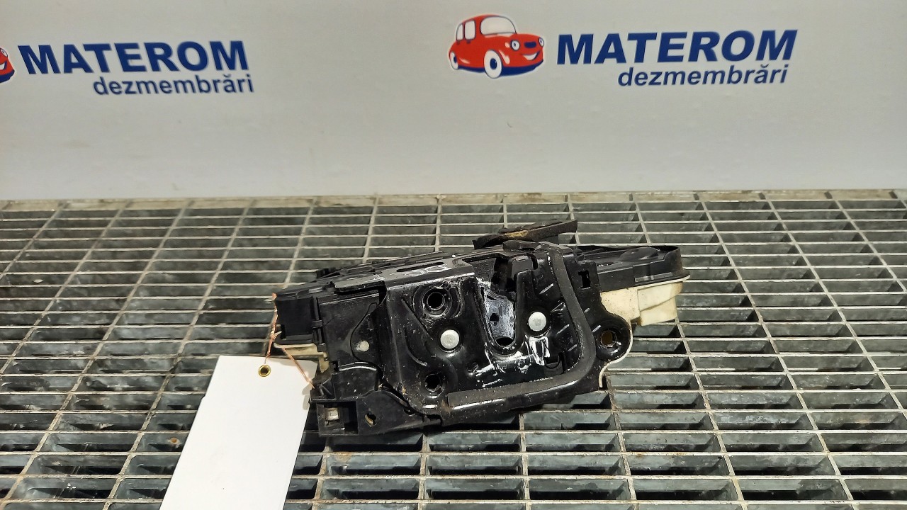 INCUIETOARE USA FATA DREAPTA VW GOLF VI GOLF VI - - (2008 2012)
