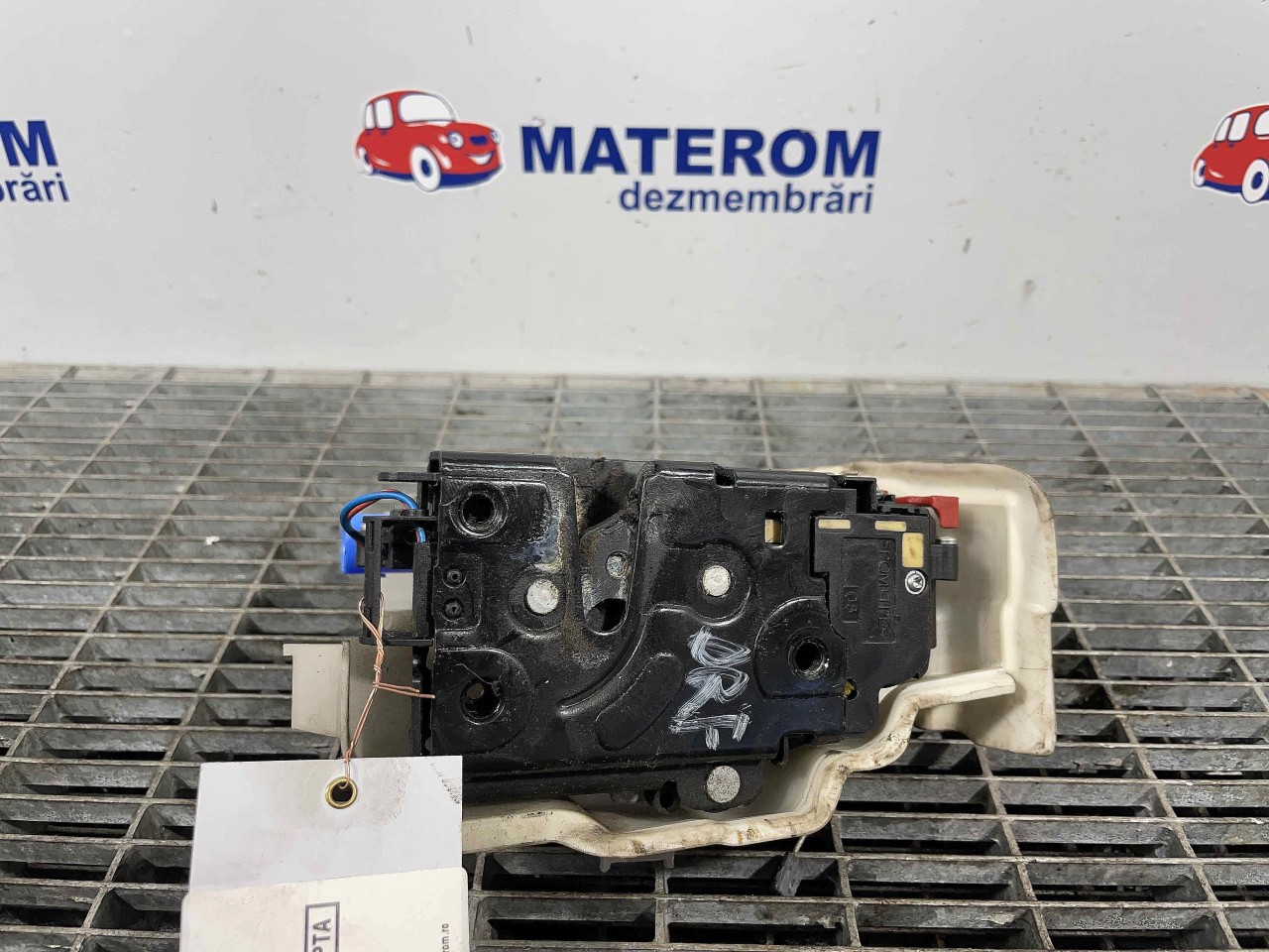 INCUIETOARE USA FATA DREAPTA VW GOLF VI GOLF VI - - (2008 2012)