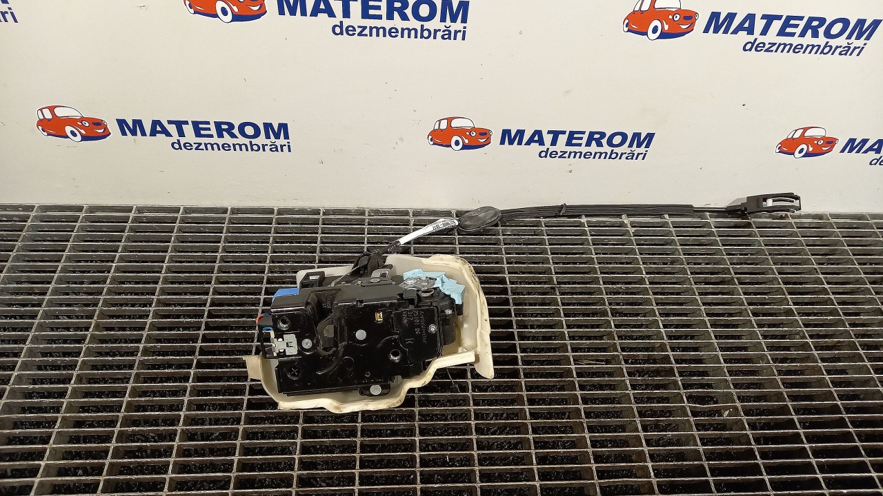 INCUIETOARE USA FATA DREAPTA VW GOLF VI PLUS - - (2008 2014)