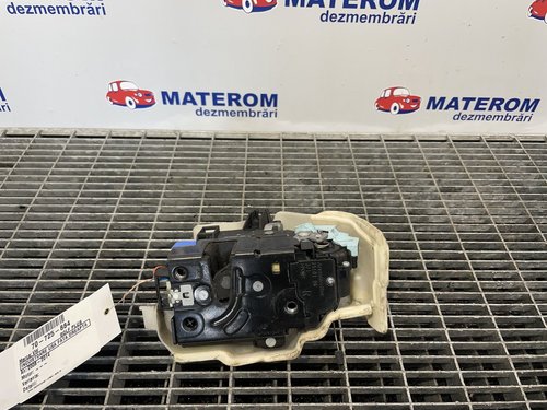 INCUIETOARE USA FATA DREAPTA VW GOLF VI PLUS - - (2008 2014)