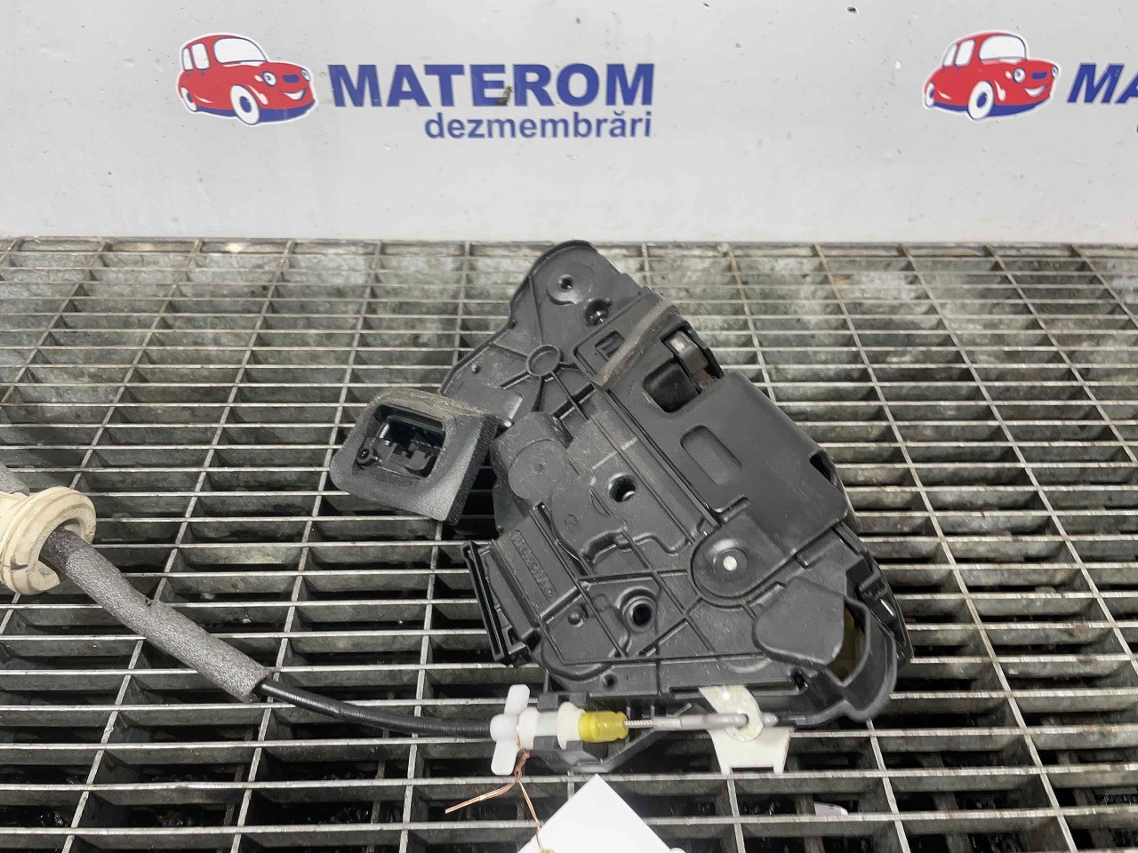 INCUIETOARE USA FATA DREAPTA VW GOLF VII - - (2012 2016)