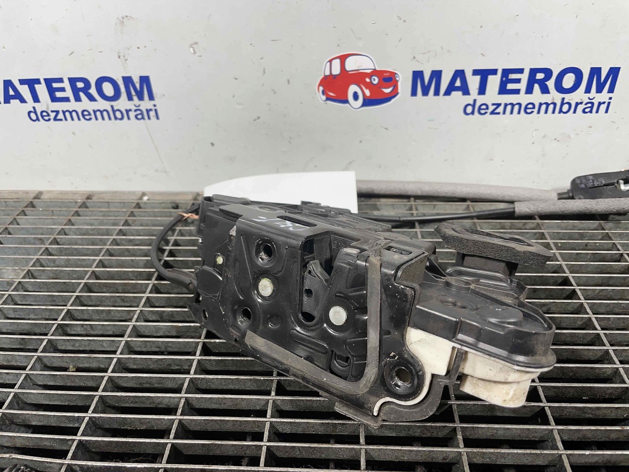 INCUIETOARE USA FATA DREAPTA VW GOLF VII - - (2012 2016)