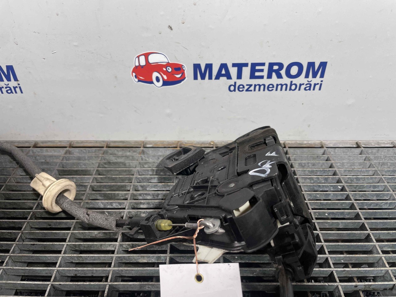 INCUIETOARE USA FATA DREAPTA VW GOLF VII - - (2012 2016)
